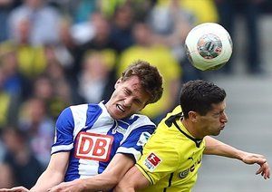 سباستین لانگ کمپ - لواندوفسکی|تلاش بازیکنان هرتا برای مقابله با رابرت لواندوفسکی