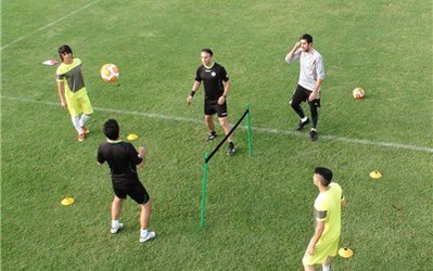 صف‌آرایی شاگردان گل‌محمدی برابر شاگردان وینگادا در دیداری تدارکاتی