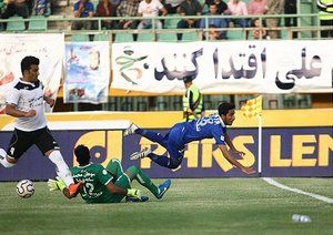 برخورد بازیکنان|صبای قم 1 - 2 استقلال تهران / لیگ برتر