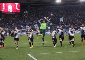 شادی بازیکنان یووه