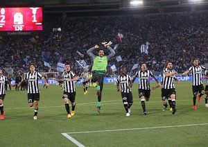 شادی بازیکنان یووه|یوونتوس 2 - 1 لاتزیو / فینال جام حذفی