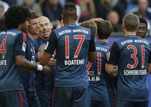 بایرن مونیخ|شادی بایرنی ها بعد از جشنواره گل در زمین هامبورگ