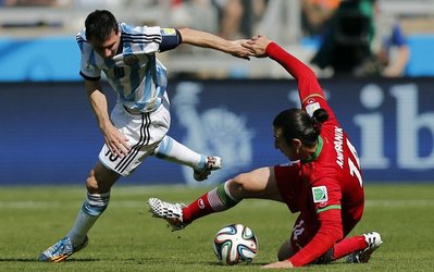 آندو:به شهدا دین دارم/ از علی کریمی به خاطر غیبتم در مراسم عذرخواهی می‌کنم