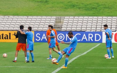 دژاگه: امیدوارم بتوانیم مایه افتخار تماشاگران شویم