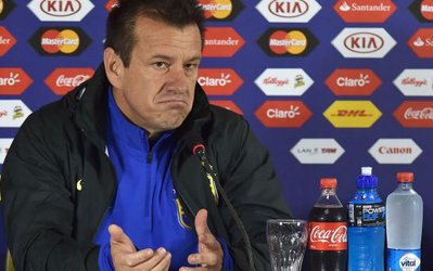 دونگا: تمام بازیکنان قبل از مسابقه از بیماری ویروسی رنج می بردند