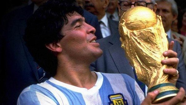 Diego Maradona holding the Fifa World Cup 86.jpg