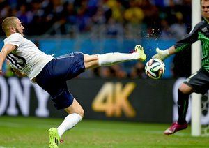 کریم بنزما|لحظه به ثمر رسیدن گل زیبای کریم بنزما در بازی مقابل سوئیس.