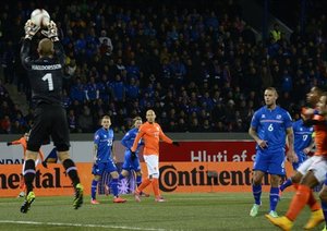 عکیس العمل دروازه بان ایسلند