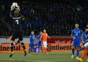 عکیس العمل دروازه بان ایسلند|None