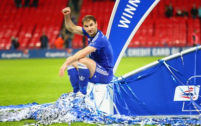 ایوانوویچ ماندن در چلسی را به پیوستن به رئال یا PSG ترجیح می‌دهد