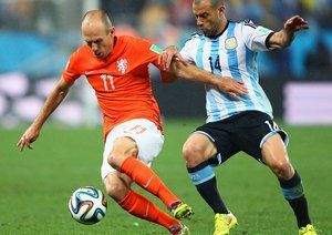 آرین روبن - خاویر ماسکرانو|تقابل آرین روبن  از هلند در مقابل خاویر ماسکرانو ، بازیکن آرژانتین.