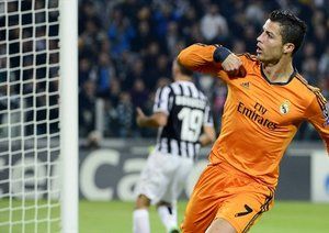 کریستیانو رونالدو|کریس رونالدو پس آن که با گل خود مصاف مادریدی ها برابر یوونتوس را به تساوی می کشاند به شادمانی می پردازد.