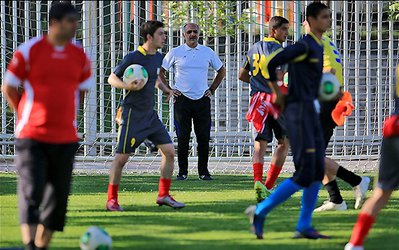 وینگادا دیر آمد، مسلمان مصدوم شد/ غیبت بازیکنان نفت و سپاهان