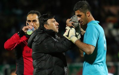 مظاهری: سوءتفاهم شد عذر می‌خواهم! / مشتم را نه برای مربی گلرهای فولاد و نه برای تماشاگران بالا نبردم