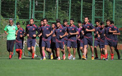 عکس یادگاری رحمتی با پرسپولیسی‌ها / هواداران بایرن‌مونیخ به تمرین پرسپولیس آمدند