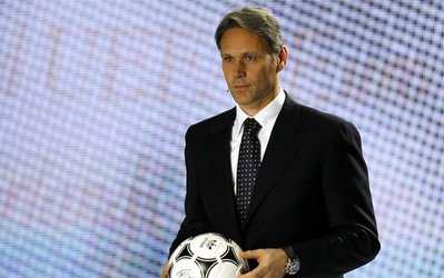 فان باستن: مسی را بیشتر از رونالدو دوست دارم