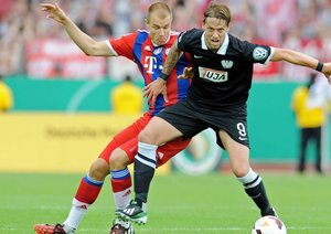 درگیری بازیکنان بر سر توپ