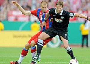 درگیری بازیکنان بر سر توپ|بایرن مونیخ 4-1 پروسن موئنستر / جام حذفی آلمان