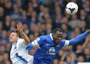 لوکاکو - مارتین گاستون ديميكيليس|پرواز دیمیکیلیس برای گرفتن توپ از لوکاکو