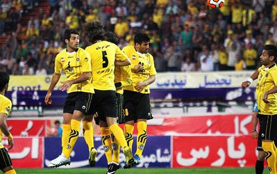 خوروش رفتن خلیل‌زاده را تکذیب کرد