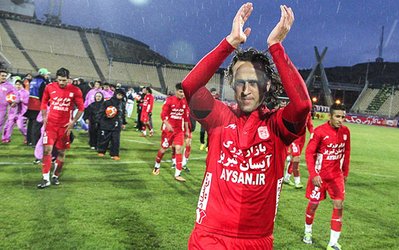 کریمی: مسی دو دست دارد و دو پا، او آدم فضایی نیست!