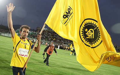 جاشیه‌های رونمایی از پیراهن سپاهان| نویدکیا: کاپ قهرمانی سپاهان را 120 میلیون تومان می‌خریم!