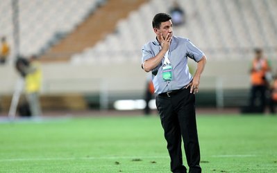 قلعه‌نویی: پيروزی‌ فولاد به اين شكل، پشيزی‌ ارزش ندارد / شريفات با آن قد كوتاهش با ضربه سر به ما گل زد / فروزان يك شوت معمولی‌ را نتوانست بگيرد