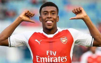 پدر الکس آیوبی: پسرم فقط در آرسنال بازی می کند