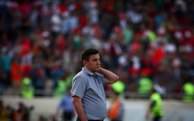 کاش بازیکنان به‌جای اشک عرق می‌ریختند/ قلعه‌نویی یک فصل تنها بود