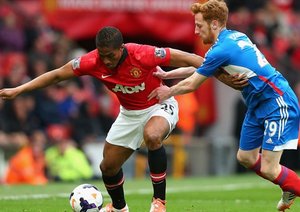 لوییس آنتونیو والنسیا - اِستیفِن کوئین