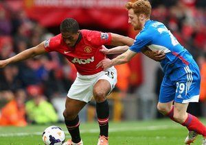 لوییس آنتونیو والنسیا - اِستیفِن کوئین|تلاش های فراوان والنسیا برای گلزنی مقابل هال سیتی