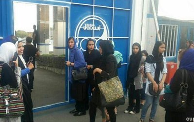 عکس روز | بانوان استقلالی باز هم بیرون ماندند / تاثیرات گزارش ۲۰:۳۰ همچنان ادامه دارد!