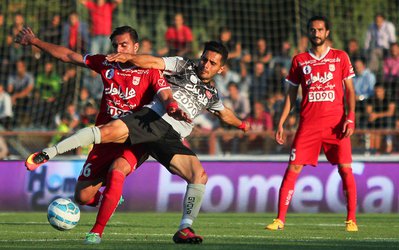 خاطرات بد سرخابی‌ها از شیراز تکمیل شد / وقتی هم استقلال و هم پرسپولیس به تیم‌های گمنام تحت هدایت اصغر اکبری می‌بازند!