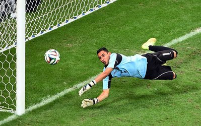 ناواس بهترین بازیکن دیدار هلند - کاستاریکا