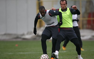 بنگر: تادو نه خوب است نه بد / مقدار پولی که از باشگاه گرفته‌ایم خنده‌دار است!