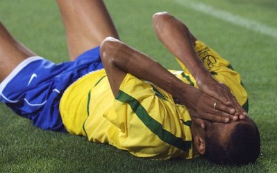 جام جهانی 2014 / 100 لحظه جذاب تاریخ جام جهانی (83_ تمارض ریوالدو و اخراج بازیکن تیم ملی ترکیه در جام جهانی 2002)