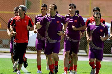 باید مانند جام جهانی در هر نیمه به بازیکنان استراحت داد!