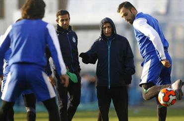 قلعه نویی صحبت نکرد/ نگرانی هواداران از وضعیت نقل و انتقالات استقلال