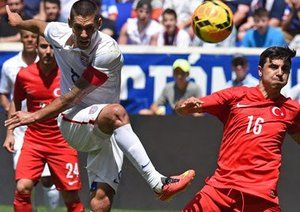 کلینت دمپسی|شوت زنی های خطرناک و متعدد بازیکنان آمریک به سمت دروازه ترکیه