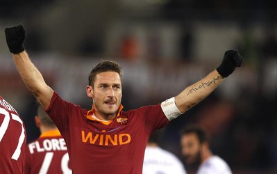 توتی یادگاری مسی را به حراج گذاشت