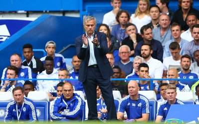 کارتون روز | آیا مورینیو اتوبوس چلسی را کنار می‌گذارد؟