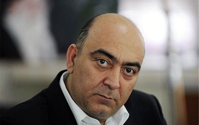 سیاسی در دفتر طاهری حاضر شد