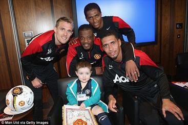 دیدار بازیکنان منچستریونایتد با کودکان بیمار و معلول