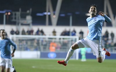 ویا: مسی به همه کمک می‌کند در بارسلونا جا بیافتند