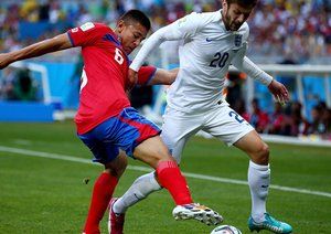 آدم لالانا|درگیری میان دو بازیکن ادام لالنا ، بازیکن تیم ملی انگلستان و دوراته.