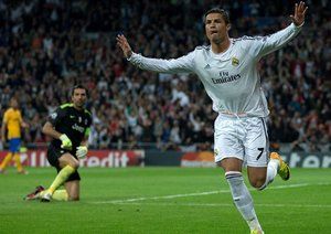 کریستیانو رونالدو|رونالدو دومین گل بازی و هفتمین گل خود را در بازی برابر یوونتوس در مرحله ی گروهی لیگ قهرمانان اروپا به ثمر می رساند.