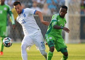 آندریاس ساماریس - اوژنی اونازی|درگیری ساماریس با اونزایی برای گرفتن توپ.