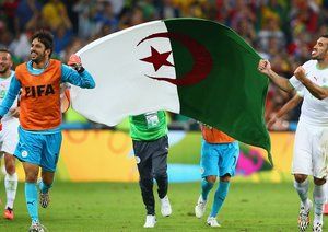 محمد لامين زاماموشي|جشن بازیکنان تیم ملی الجزایر بعد از صعود به مرحله بعد.