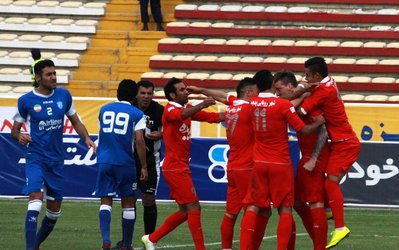 لیگ برتر | پدیده 2 - گسترش 1 / راه‌آهن 2 - استقلال خوزستان 2 / صبا 0 - پیکان 0 / پدیده جای پرسپولیس را گرفت
