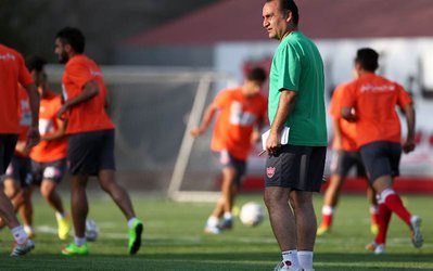 حاشیه‌های سپاهان - پرسپولیس | عبدی جایگزین خوردبین شد/ خوش و بش خلعتبری با همبازیان سابق